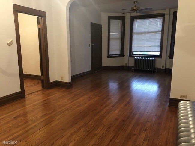 5051 W Berenice Ave-Unit -Unit 1 in Chicago, IL - Building Photo - Building Photo