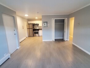 215 Pearl St in Stoughton, MA - Building Photo - Building Photo