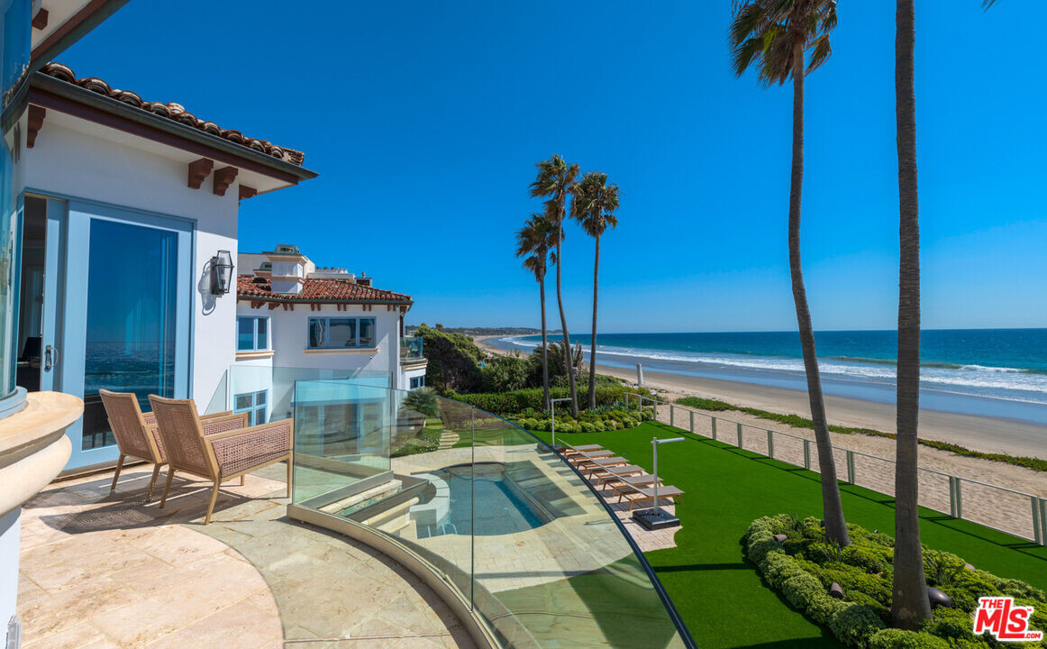 31272 Broad Beach Rd in Malibu, CA - Building Photo