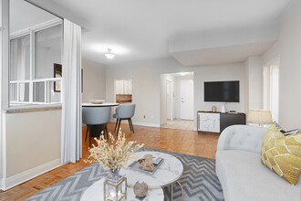 4415 Bathurst Street in Toronto, ON - Building Photo - Building Photo