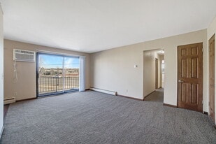 Town Terrace Apartments in Hopkins, MN - Building Photo