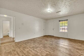 503 Cromwell St, Unit 503 in West Point, MS - Foto de edificio - Building Photo