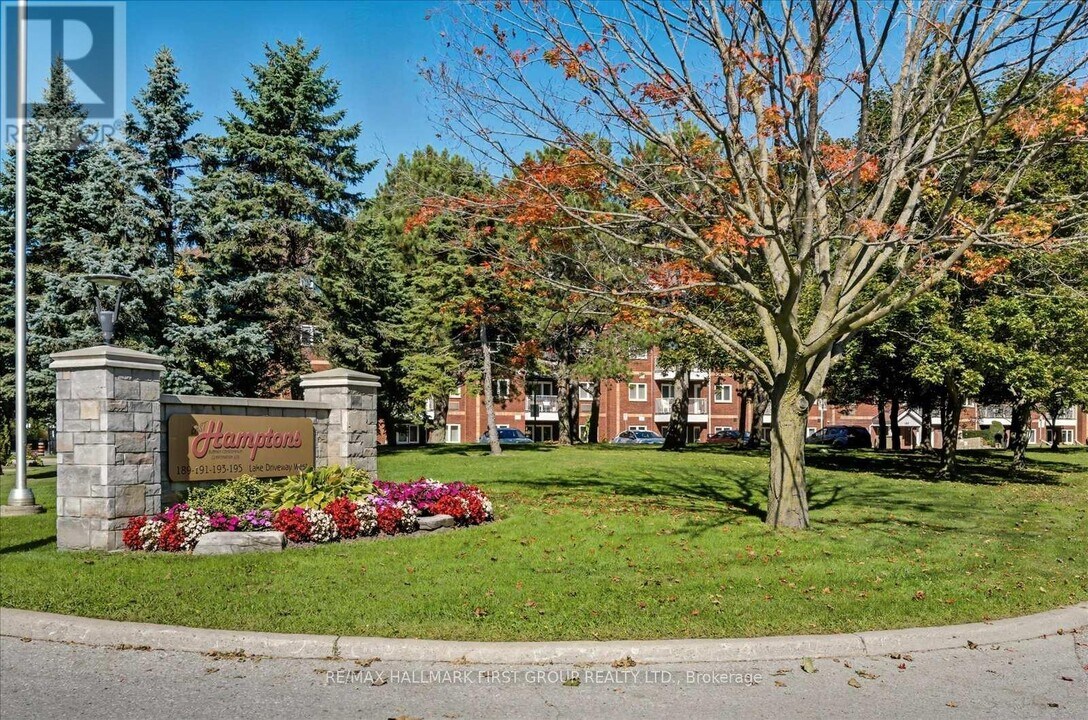 189 Lake Driveway W in Ajax, ON - Building Photo