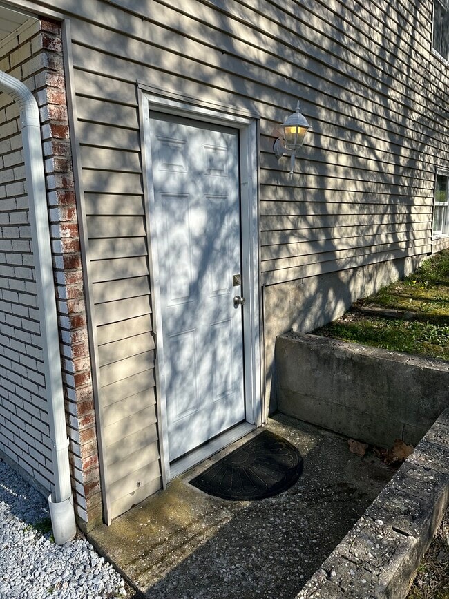 730 Meadow Rd in Smithtown, NY - Building Photo - Building Photo