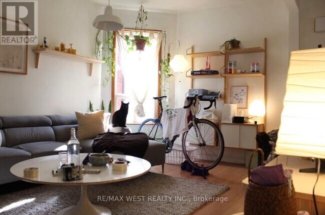 404 Concord Ave in Toronto, ON - Building Photo - Building Photo