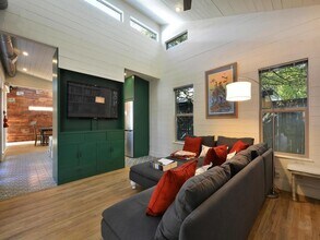 2407 Bryan St in Austin, TX - Building Photo - Building Photo