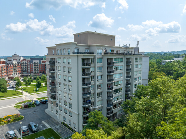 2000 Creekside Dr in Hamilton, ON - Building Photo - Building Photo