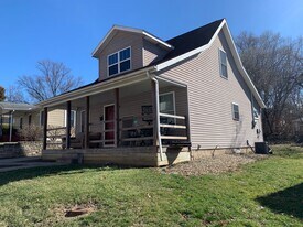 304 E 17th St in Bloomington, IN - Building Photo