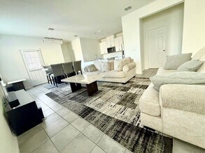 7203 Summer Tanager Dr in Austin, TX - Foto de edificio - Building Photo