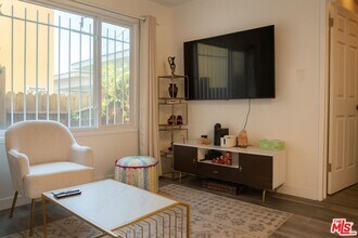 11670 Sunset Blvd in Los Angeles, CA - Building Photo - Building Photo