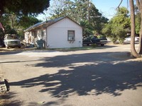 621-627 S Chinowth St in Visalia, CA - Building Photo - Building Photo