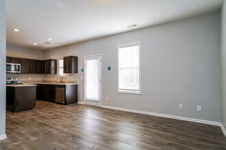 115 Oakdale Ave in Clayton, NC - Building Photo - Building Photo