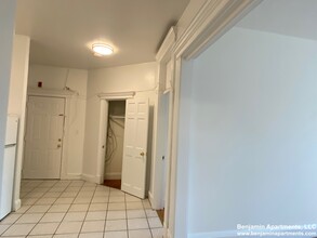 1295 Commonwealth Ave, Unit 1 in Boston, MA - Building Photo - Building Photo