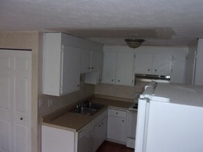 4630 Cox Dr in Stow, OH - Building Photo - Building Photo