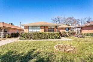 2625 San Medina Ave in Dallas, TX - Building Photo