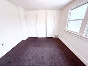 17206 Mapleboro Ave in Maple Heights, OH - Building Photo - Building Photo