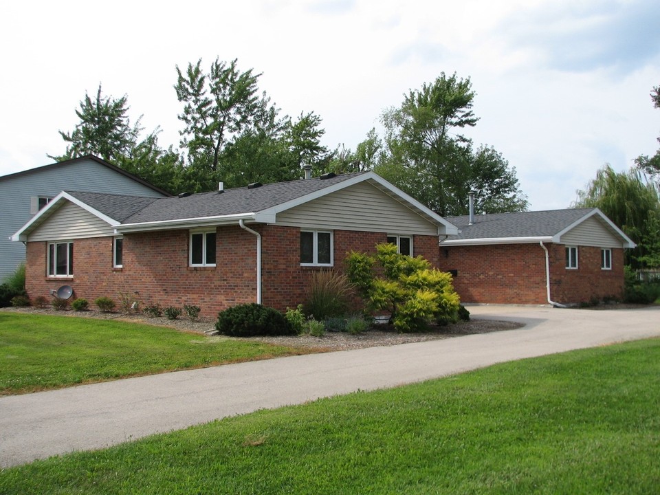 500 W Daisy Pl in Coal City, IL - Foto de edificio