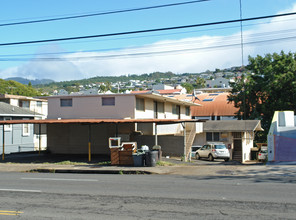 3180 Waialae Ave in Honolulu, HI - Foto de edificio - Building Photo