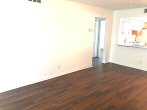 203 Lake Pointe Dr, Unit 108 in Oakland Park, FL - Foto de edificio - Building Photo