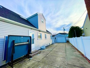 278 Devonshire Dr in New Hyde Park, NY - Building Photo - Building Photo