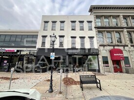 8-12 Center Square in Hanover, PA - Building Photo
