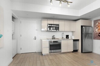 2602 E Hallandale Beach Blvd in Hallandale Beach, FL - Foto de edificio - Building Photo