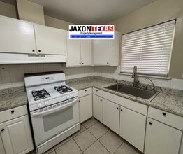 9329 Roanoke Dr in El Paso, TX - Building Photo - Building Photo