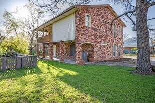 812 Driftwood Dr in Shady Shores, TX - Building Photo