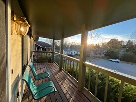1104 Scott Alan Cir in Blacksburg, VA - Building Photo