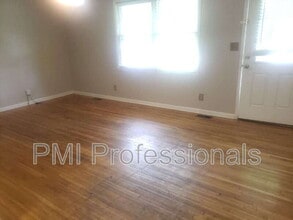 206 Highland Ave in Smyrna, TN - Foto de edificio - Building Photo