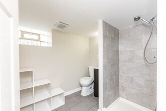 2745 W Gregory St in Chicago, IL - Building Photo - Building Photo