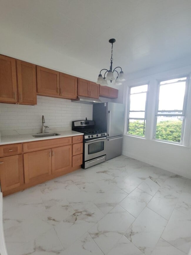 395 Ege Ave, Unit 2nd Flr Ege Ave.