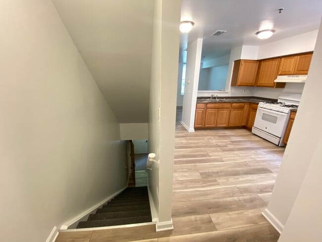 4048 Ogden St, Unit B in Philadelphia, PA - Building Photo - Building Photo