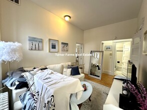 583 Beacon St, Unit 4 in Boston, MA - Building Photo - Building Photo