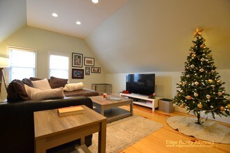 315 Warren St, Unit 3 in Waltham, MA - Foto de edificio - Building Photo