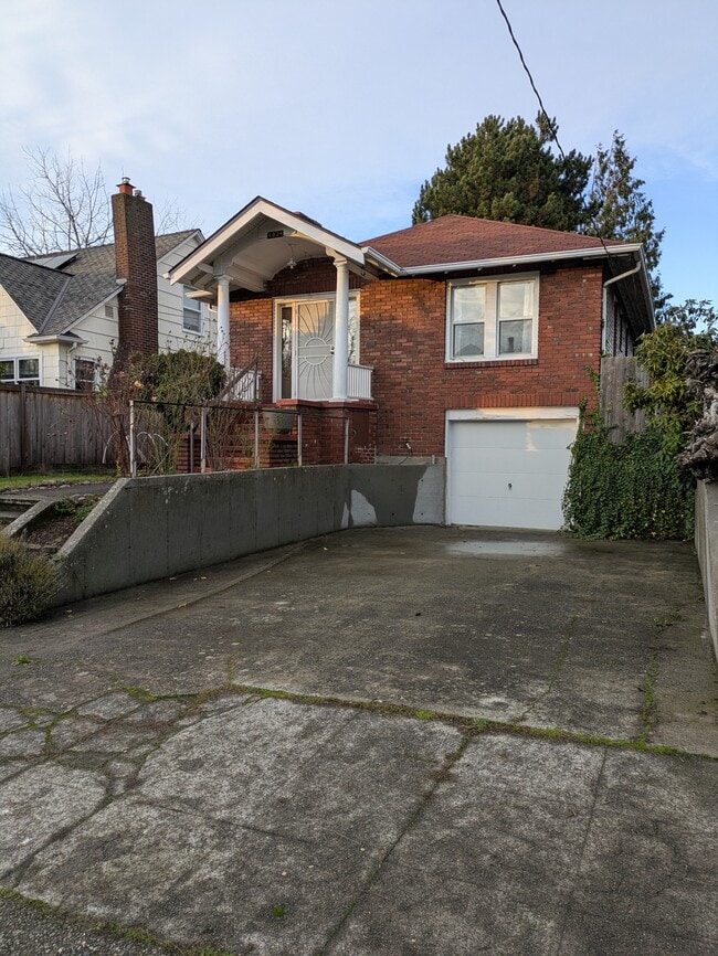 property at 4834 S Orcas St