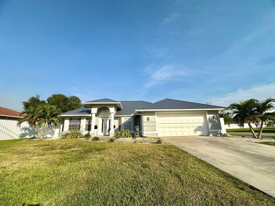 301 NE 23rd Ave in Cape Coral, FL - Building Photo