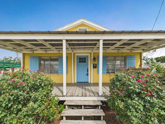 property at 612 Lamar St
