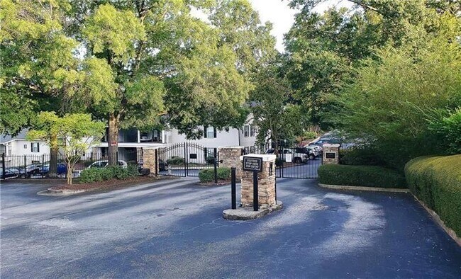 1150 Collier Rd NW in Atlanta, GA - Building Photo - Building Photo