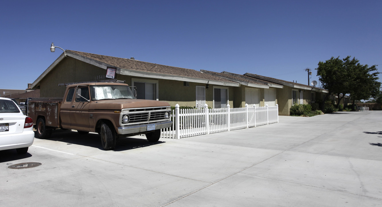 15418 Outer Bear Valley Rd in Victorville, CA - Building Photo