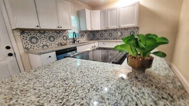 1970 W Sherman St in Paris, TX - Building Photo - Building Photo