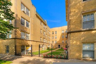 1606 W Sunnyside Ave in Chicago, IL - Foto de edificio - Building Photo