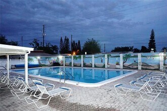 4348 Tahitian Gardens Cir in Holiday, FL - Building Photo - Building Photo