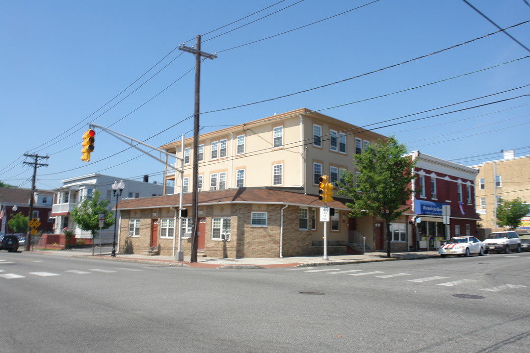 157 Hall Ave in Perth Amboy, NJ - Foto de edificio