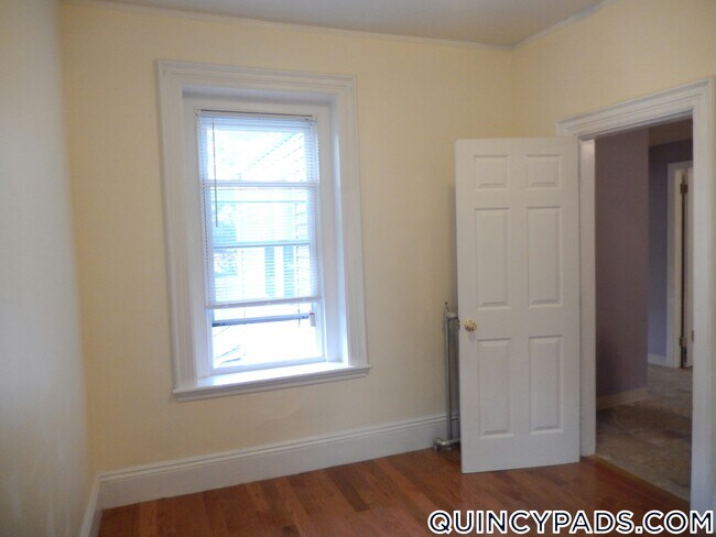 161 Grandview Ave, Unit 2R in Quincy, MA - Foto de edificio - Building Photo