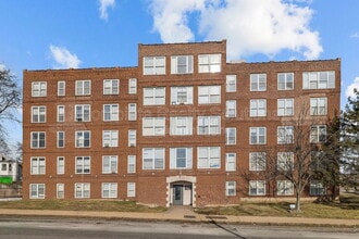 8612 Halls Ferry Road in St. Louis, MO - Building Photo - Building Photo