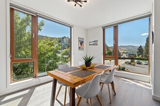 2220 W Woodin Ave in Chelan, WA - Building Photo - Building Photo