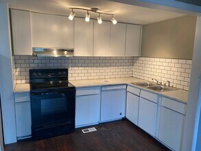 4207 Locust St, Unit A in Kansas City, MO - Building Photo - Building Photo