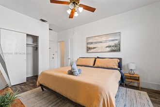 2453 SW 17th St in Miami, FL - Foto de edificio - Building Photo