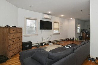 164 L St, Unit #2 in Boston, MA - Building Photo - Building Photo